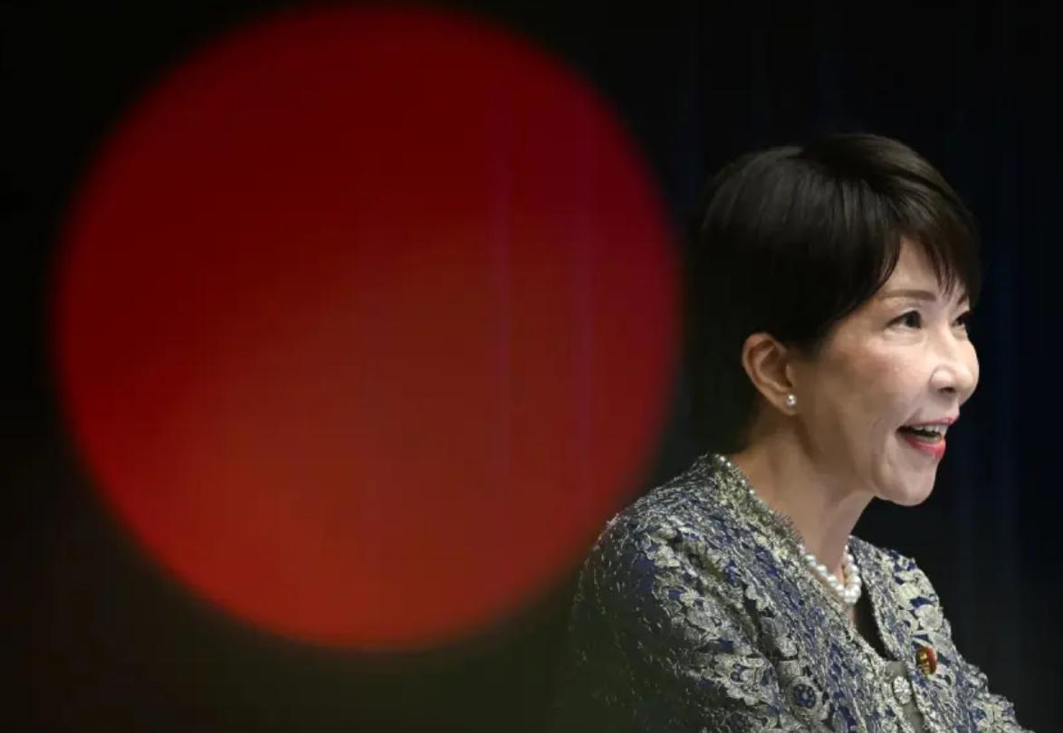 近期，日本政界与经济界接连派人访华，表面意在缓和，实质是想在不纠正高市早苗涉台错