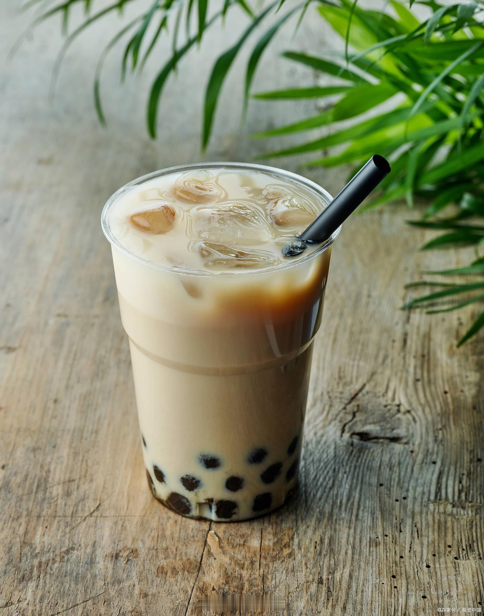 台湾奶茶没落，主要还是创新乏力，产品迭代慢，多依赖奶精等传统原料，难敌大陆鲜果茶