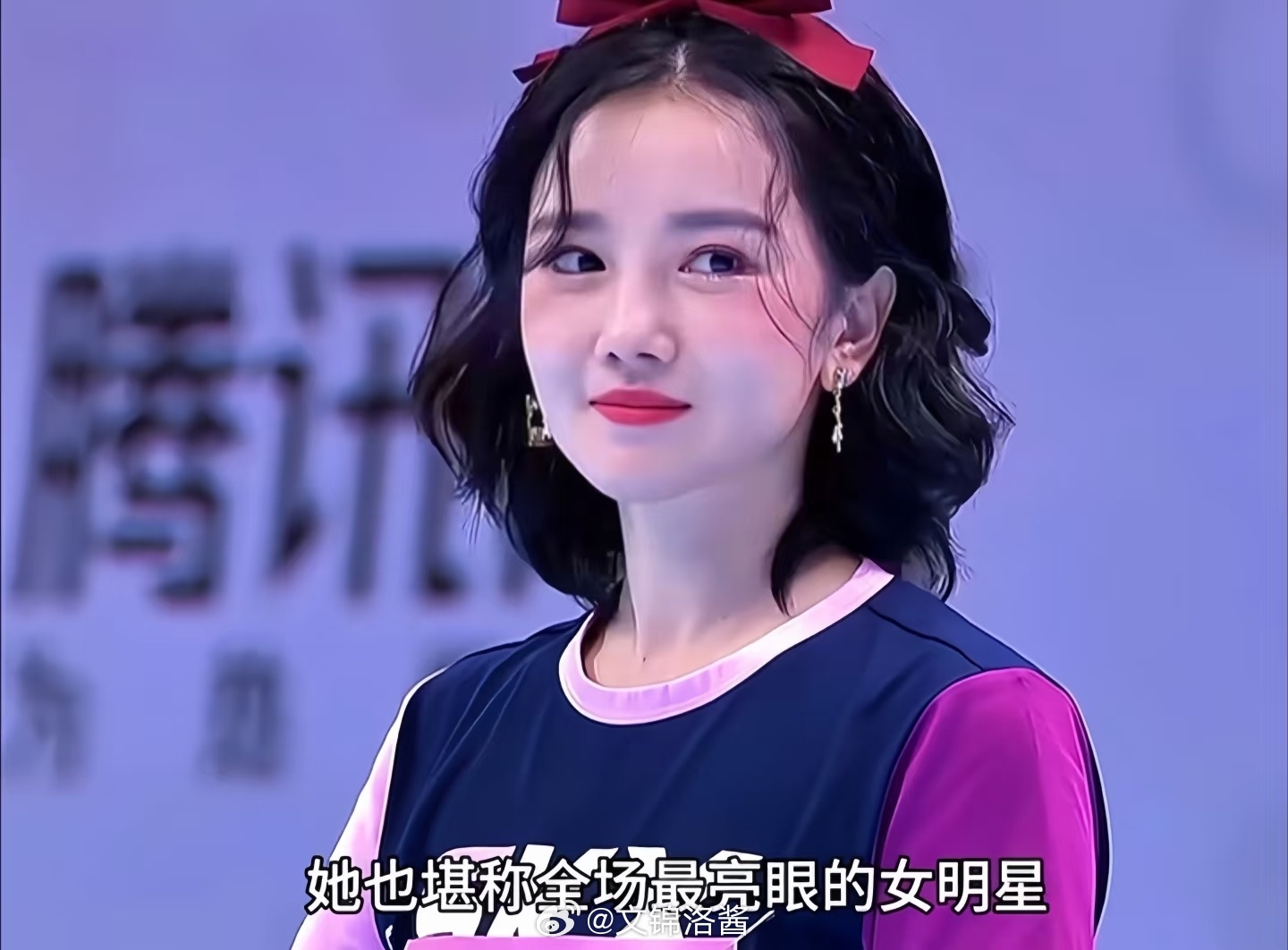 陈小纭曾被称为迪士尼在逃公主2020年《超新星全运会》第三季，陈小纭以蓬松卷发和