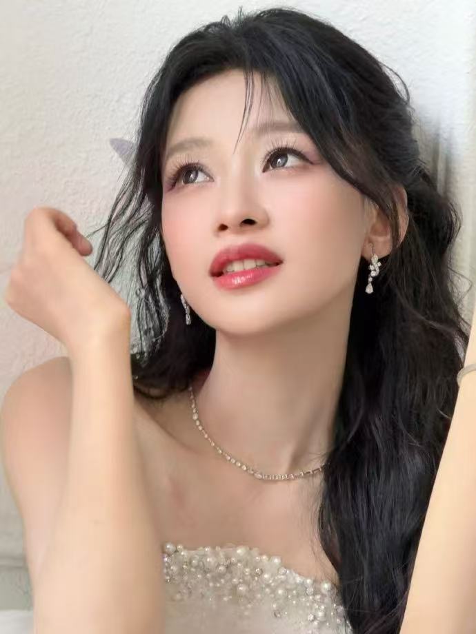 所有人宝着这个美萌的小女孩孙怡脸和嗓子都绝了孙怡海的女儿在唱歌