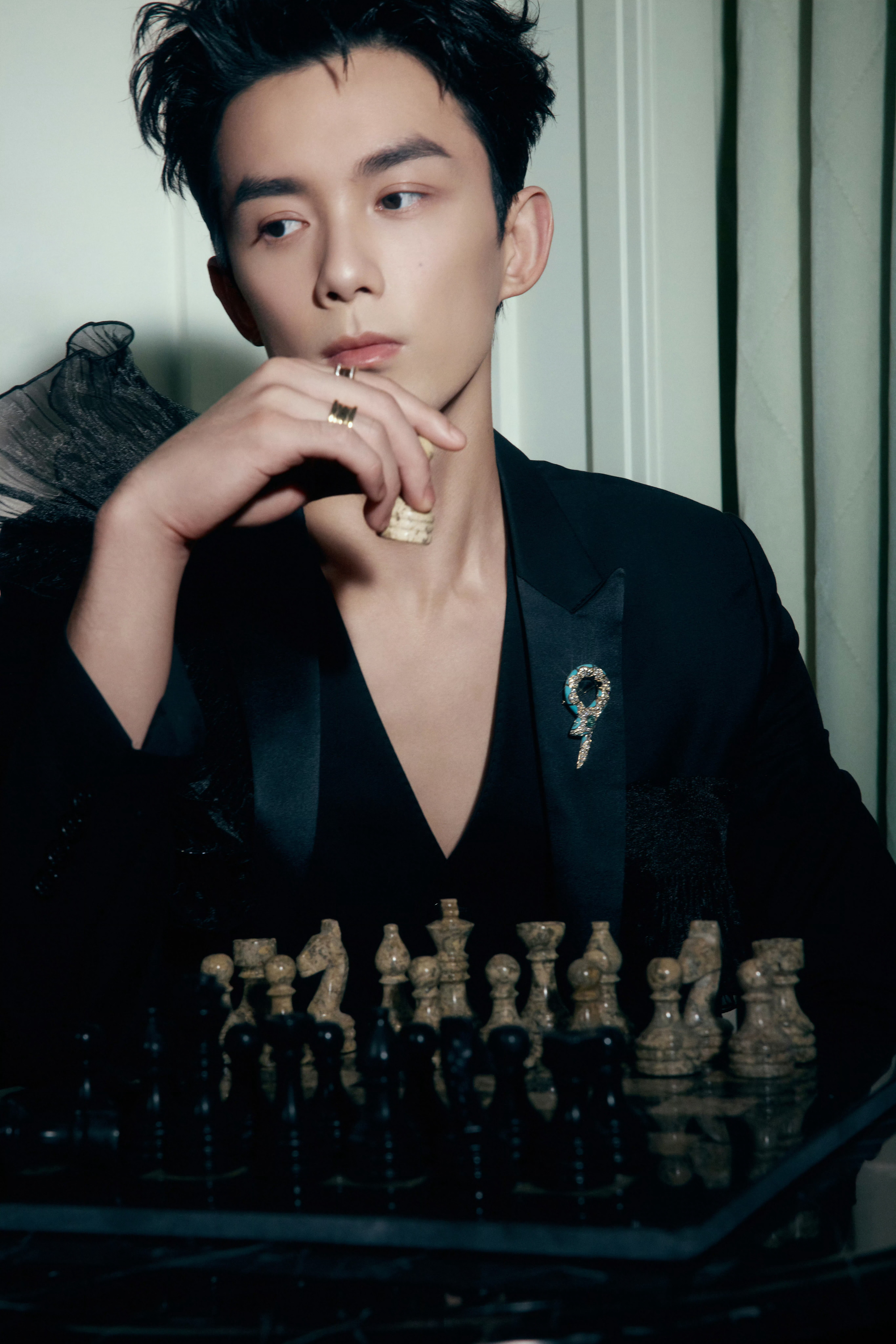 吴磊1226生日快乐携勇气破万关，不忘初心，披荆斩棘。祝四川演员 生日快乐🎂！