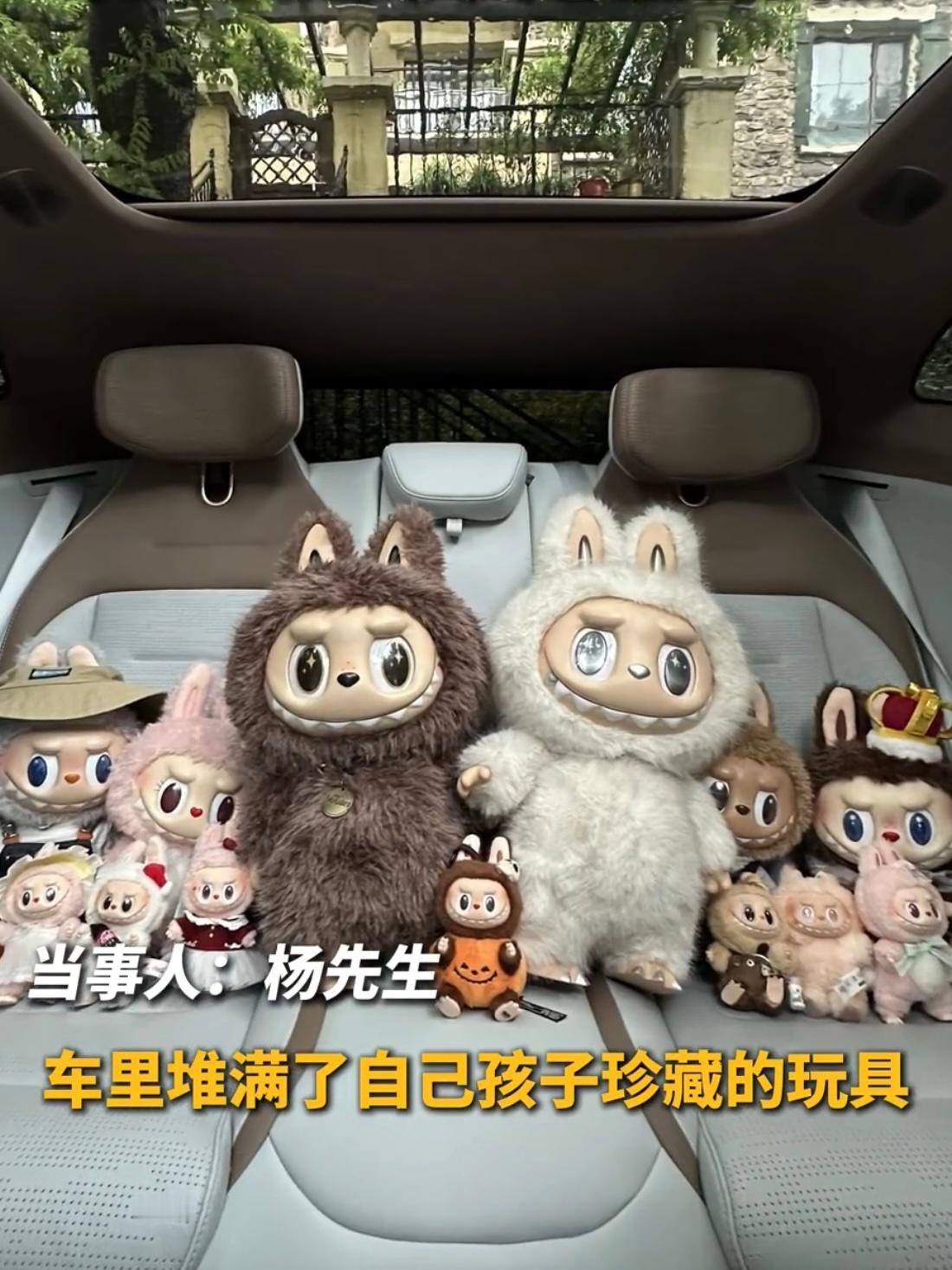 父亲节在爸爸的阿维塔 07 上放了 30 只 LABUBU，人生巅峰了，还是有闺
