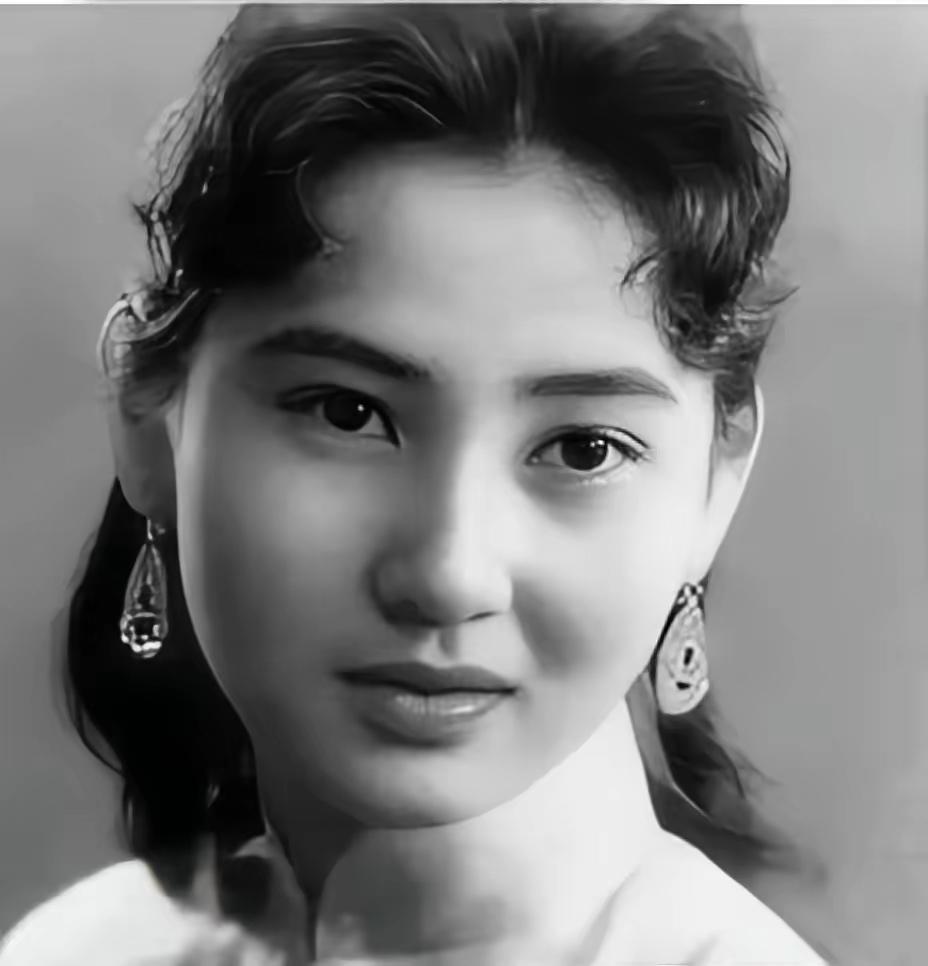 1918年军阀唐继尧以打麻将的名义，将部下的妻子钱秀芬骗到家中，刚坐到麻将桌上，