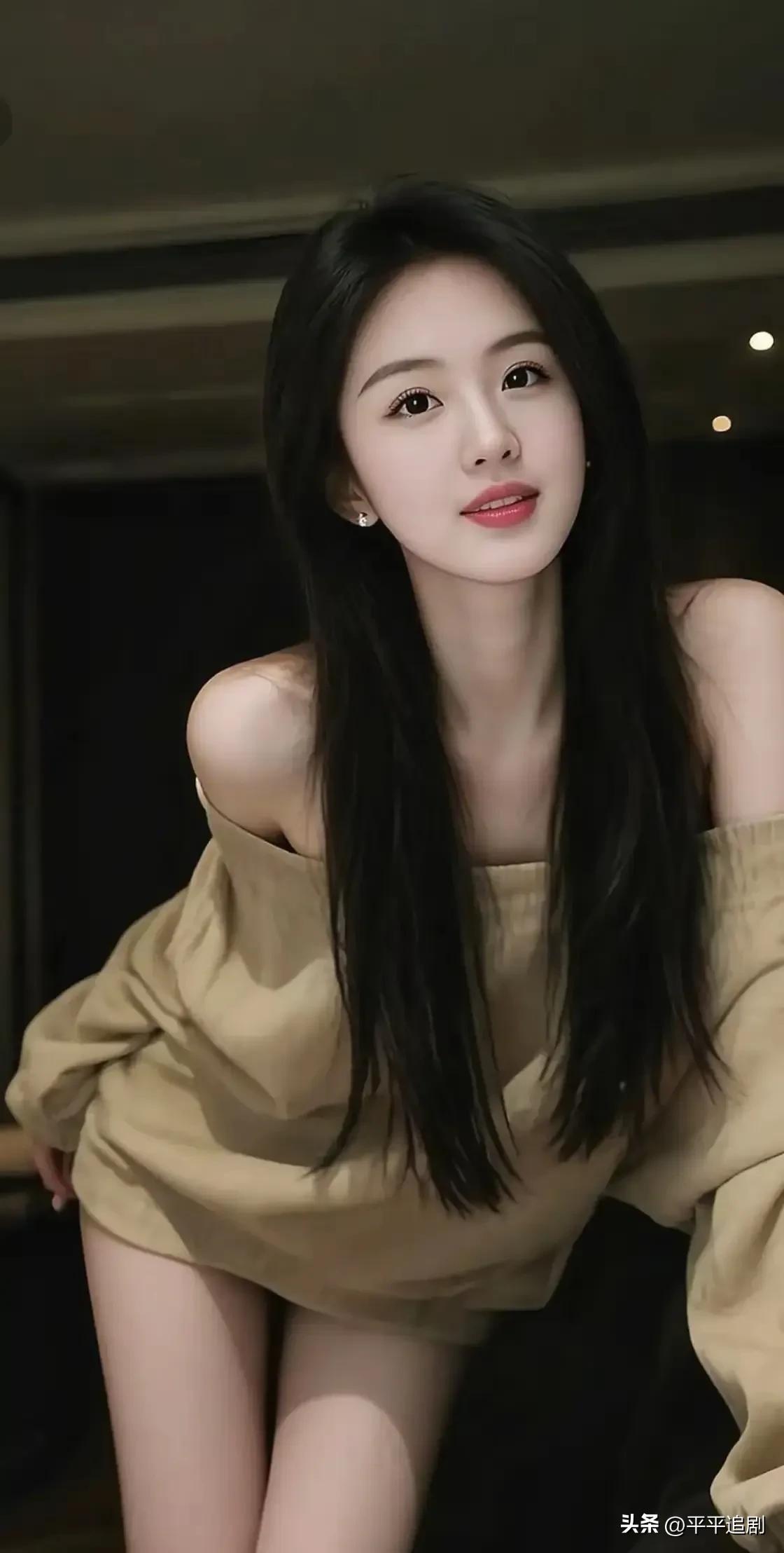 卡其色的慵懒裹着松弛感，发丝垂落间藏着不经意的性感。无需刻意修饰，这份随性与鲜活