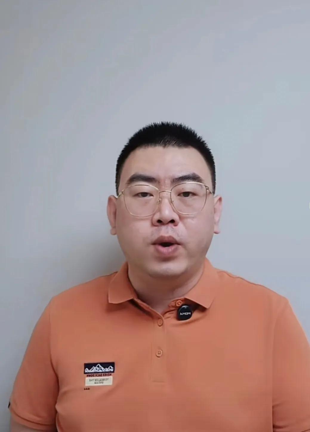 牛市又回来了！霸道股评开心的笑了，牛市C浪真的再次来到了。
霸道股评表示，牛市之