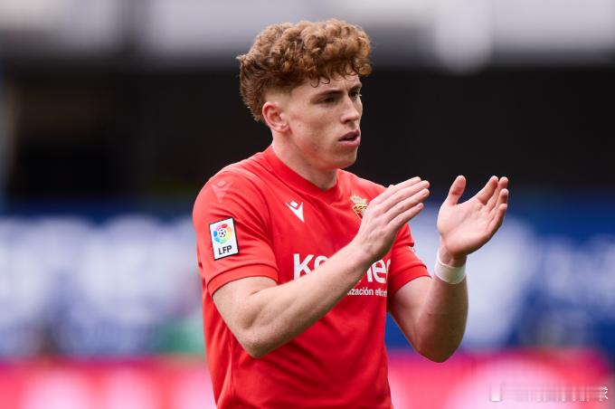 04月19日讯 据西媒《世界体育报》报道，巴萨对奥萨苏纳前锋穆尼奥斯感兴趣，在球