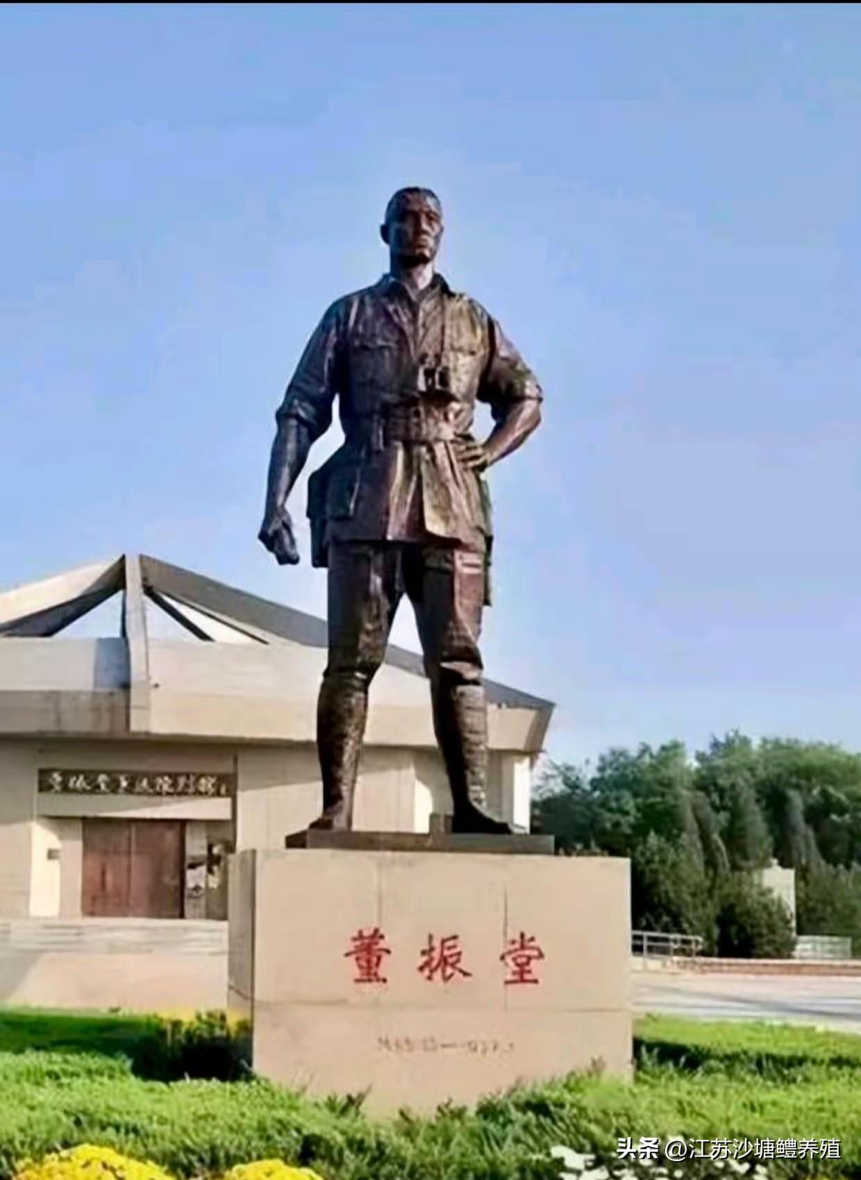 他是宁都起义的领导人之一，
1937年1月
带领2000红军攻占高台县城，
终因