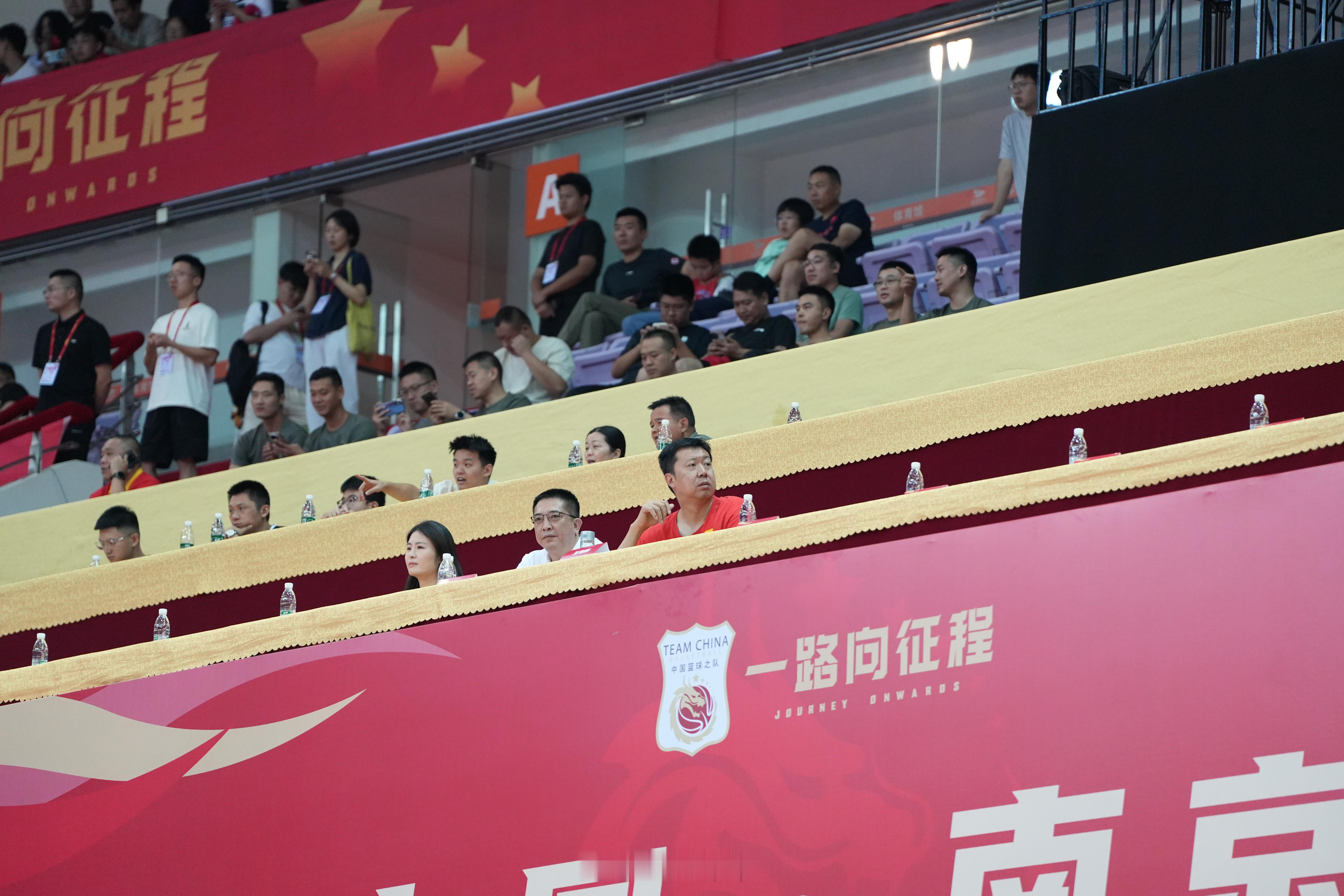 中国男篮vs波黑男篮 胡卫东今晚也来了！  ​​​