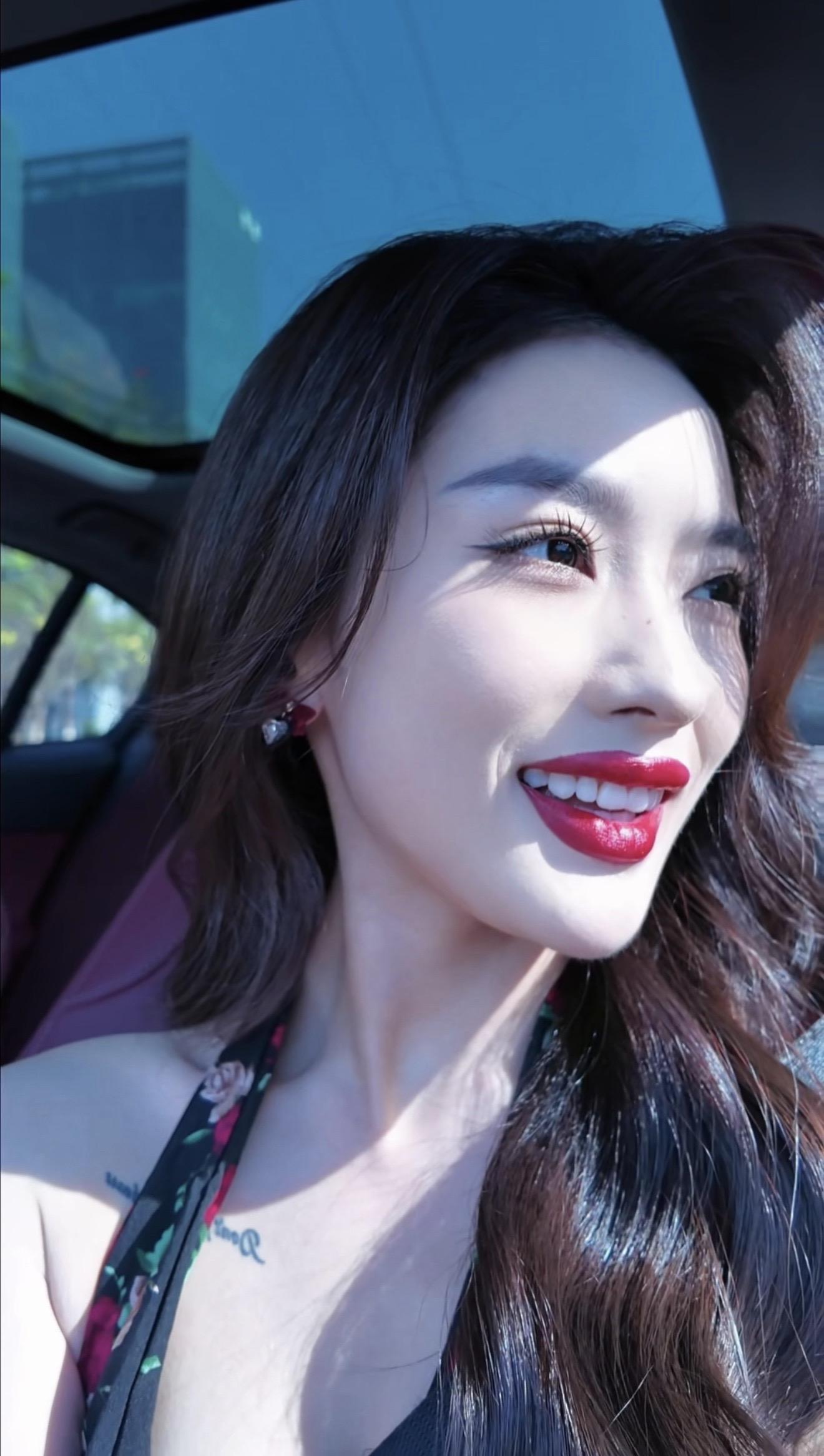 静态壁纸～下载姐姐已打开但是要等几个小时才会显示