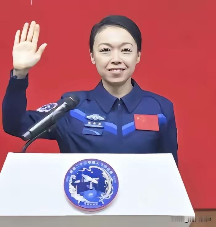 黎家盈飞太空我不羡慕

她有博士学位我也不羡慕
但是我羡慕的是，她有一个非常支持