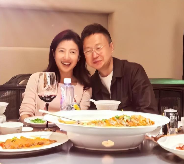 在央视和北京卫视的主持界，刚强与春妮这对同窗夫妻，一直是圈内低调又治愈的存在。两