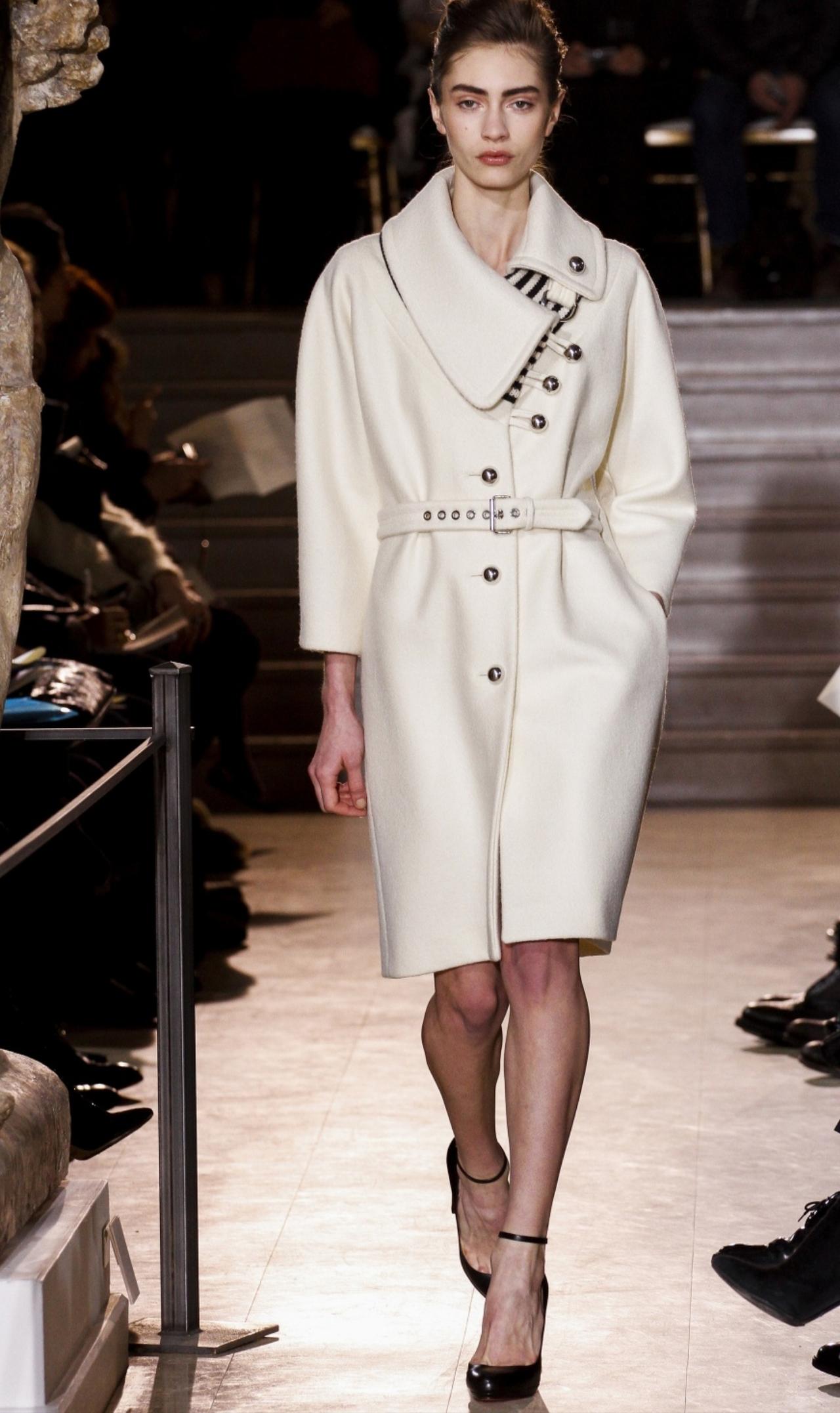 Bouchra Jarrar 2013春夏高定系列，色彩上是典型的"法式克制"。