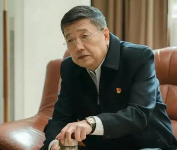 76岁张艺谋，悲痛发文！
8月10日，对于导演张艺谋来说，是悲痛的一天。他的老朋
