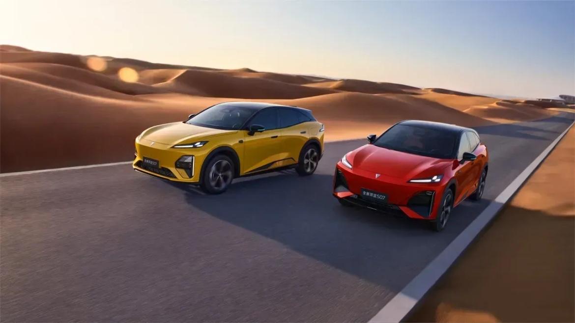 这就是现实啊！

电车30万：使用10年，电费1万，卖1.5万；
油车30万：使