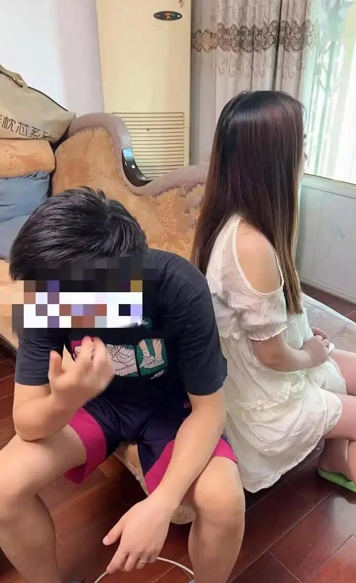 他离了，全家都说他太狠，

其实他只是没忍住。

昨天在茶水间听同事讲完这事，