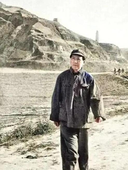 我们没资格说难，因为再难也没有毛主席难？毛主席回忆延安时期时曾这样说：“我们几乎