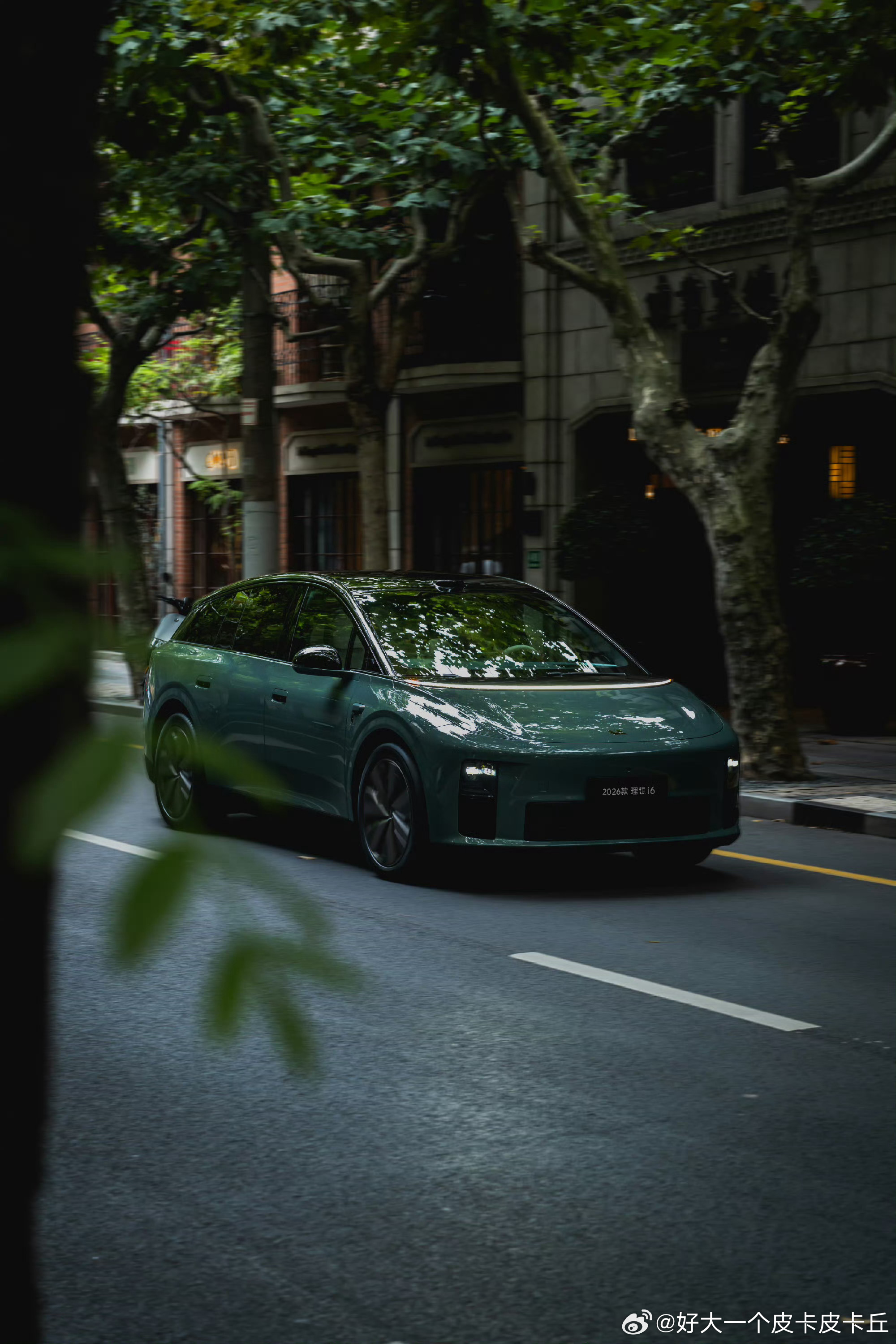 作为新形态五座纯电SUV，2026款理想i6把这份从容藏进了每一处细节里：300