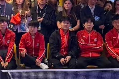 电灯泡滚。 