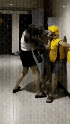 天呐！这外卖小哥的缘分来了，挡都挡不住啊！[震惊]