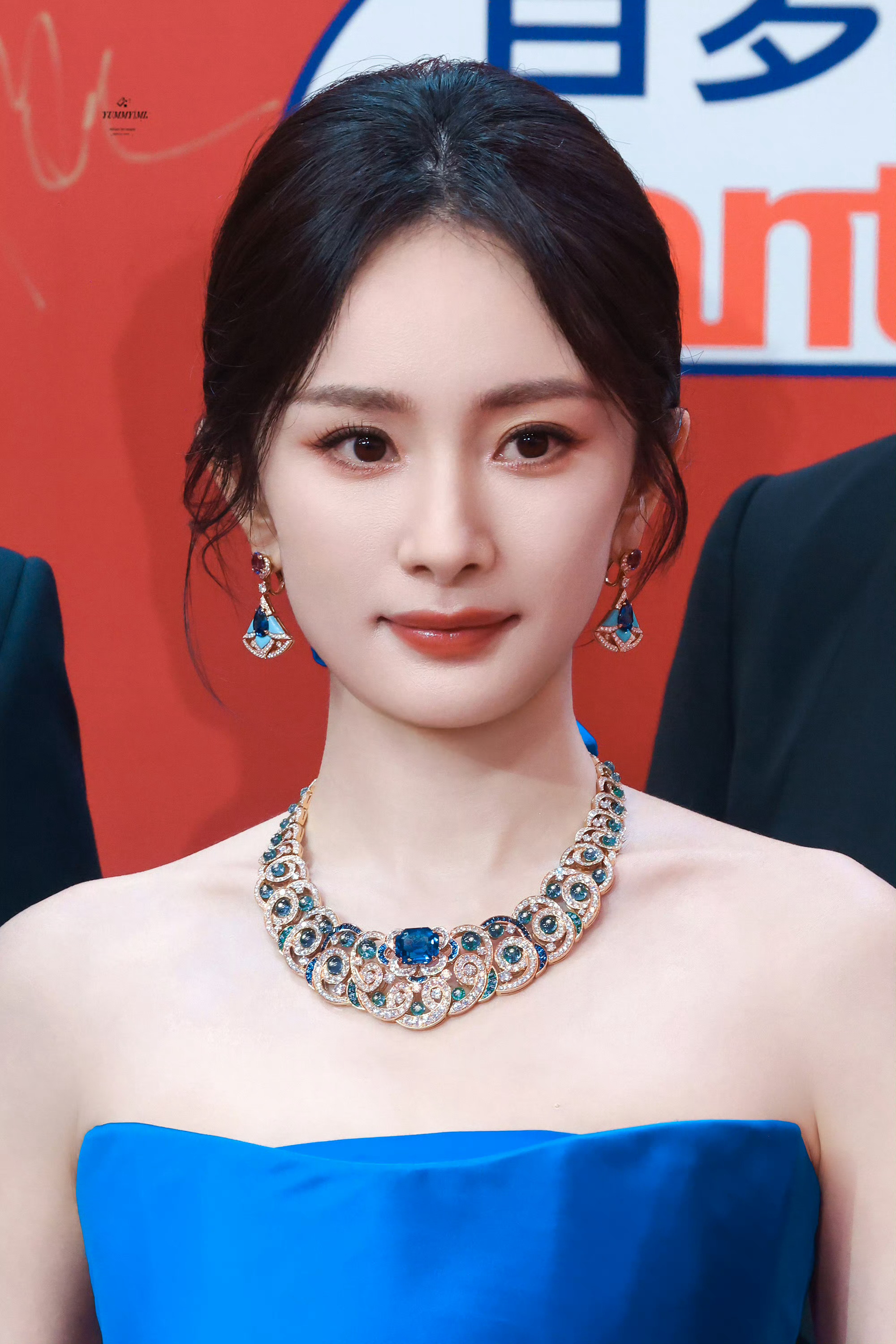 杨幂感谢章子怡我看到的是杨幂一如既往的谦虚、言之有物和对角色的理解深刻！昨晚酱园