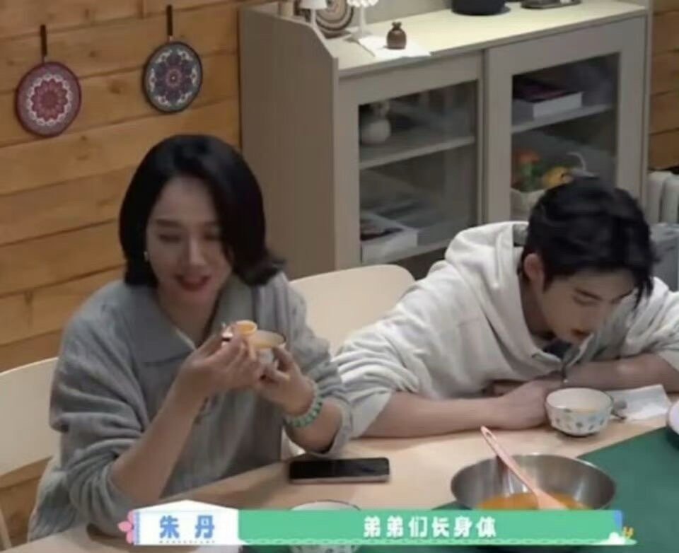 奔30还在长个子的，也就朱丹嘴里的弟弟们和我们团的三阿哥老马户了顺便说个冷知识：