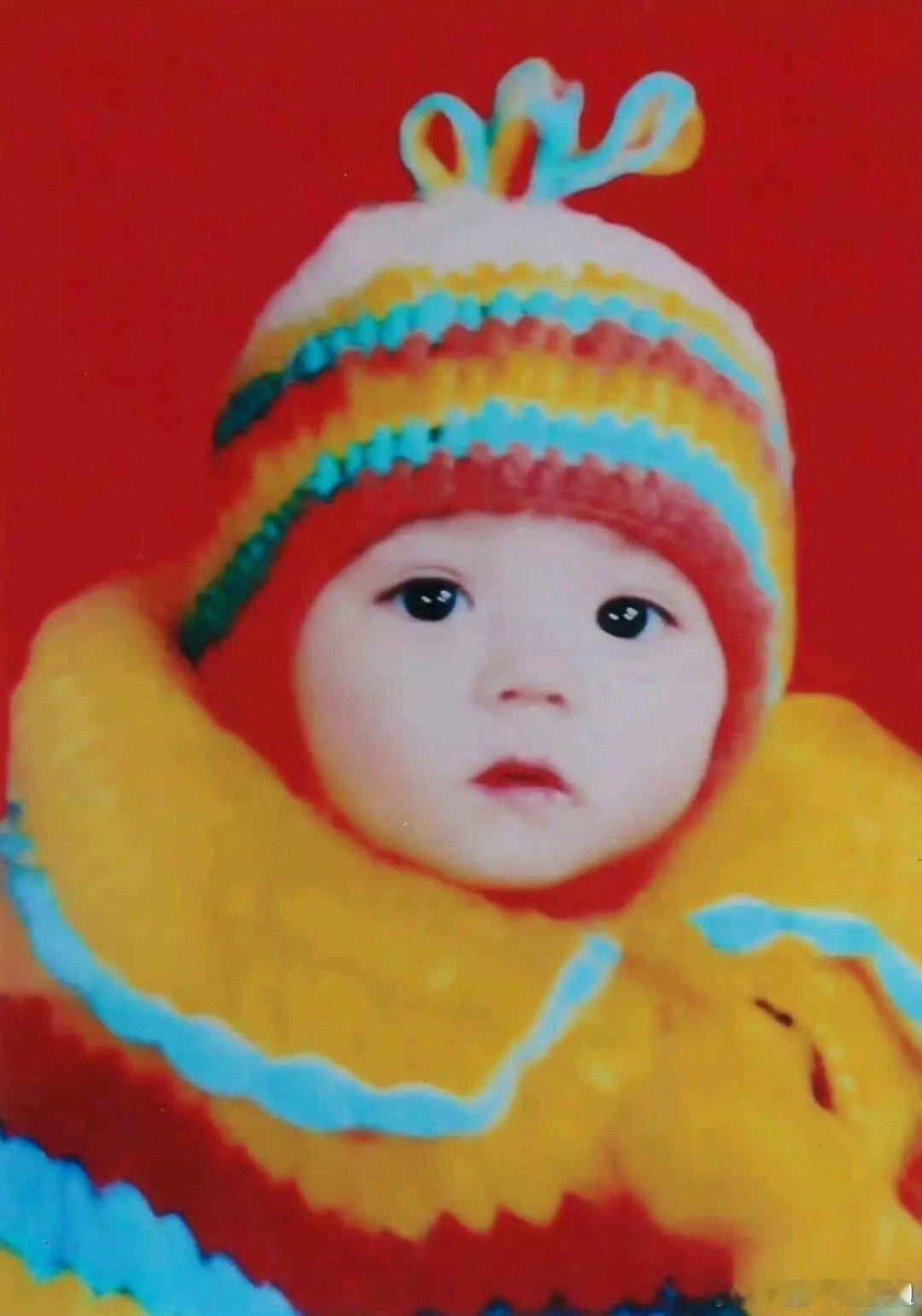 小鼻嘎时候的迪丽热巴从小美到大，完全就是洋娃娃啊🥹 ​​​