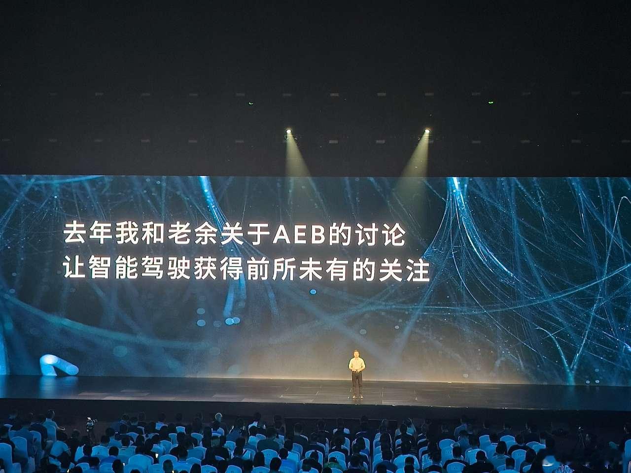 何小鹏在小鹏汽车10周年上，认为小鹏汽车身处的环境确实很恶劣，但是又表示小鹏汽车
