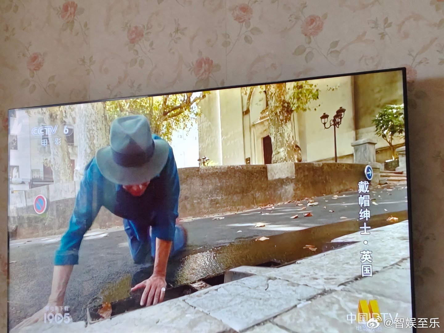 好久没有中午看电影了，邂逅好电影看缘分。《戴帽绅士》不算传统意义上的好电影，剧情