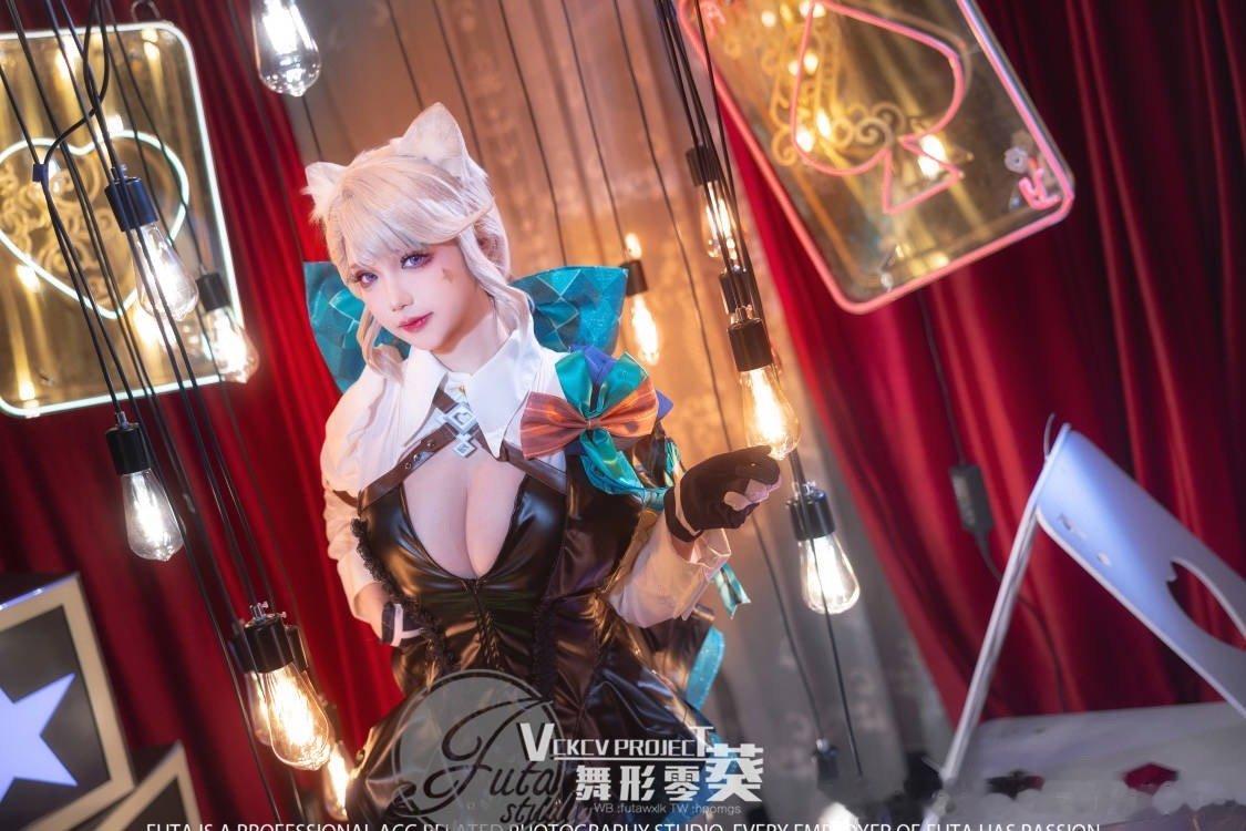 #原神[超话]# 噔噔～ 旅行者.欢迎来看我的表演. 魔术马上开场. 琳妮特场地