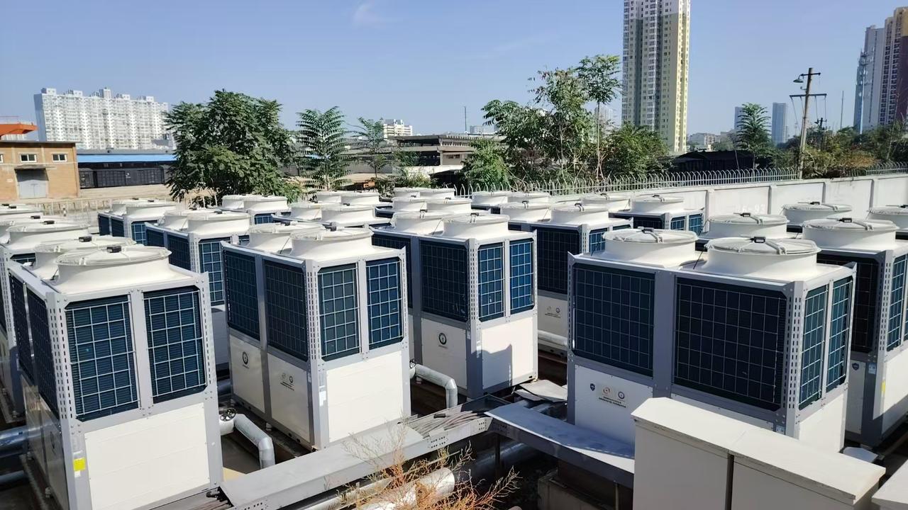 小区空气能改造痛点有哪些？为什么选型很重要？
 
小区集中供暖“煤改空气能”，本