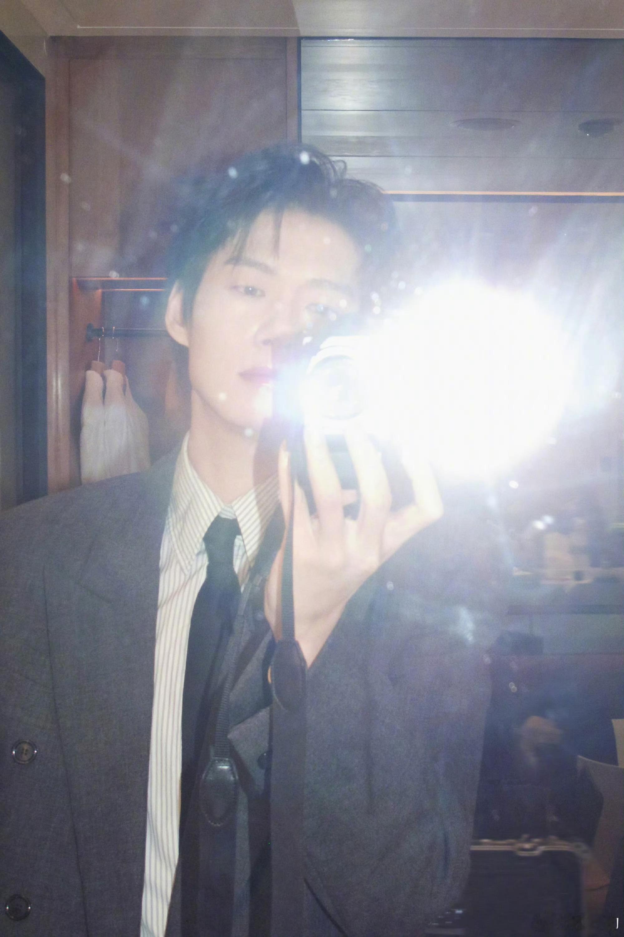 魏大勋尖叫之夜对镜拍魏大勋尖叫之夜对镜自拍 啊啊啊啊啊好帅 