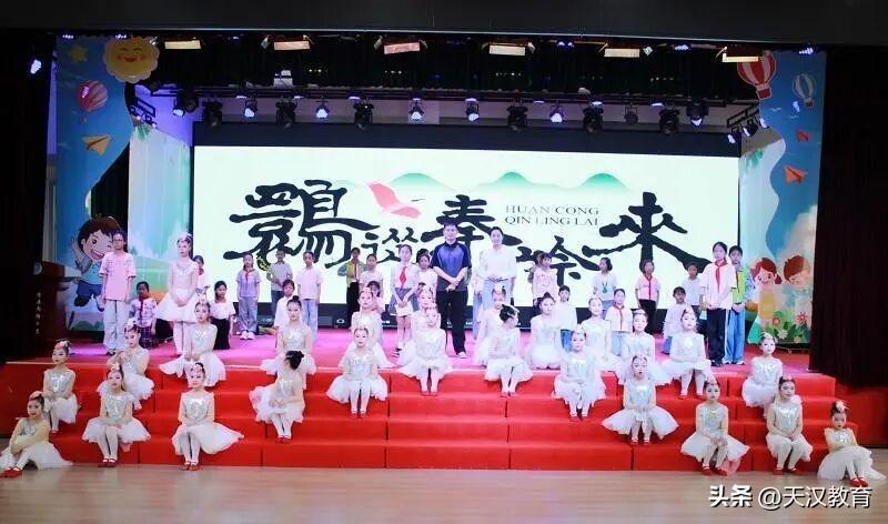“1981年，洋县姚家沟的7只朱鹮，像7颗微弱的火星，点燃了中国生态文明的燎原之
