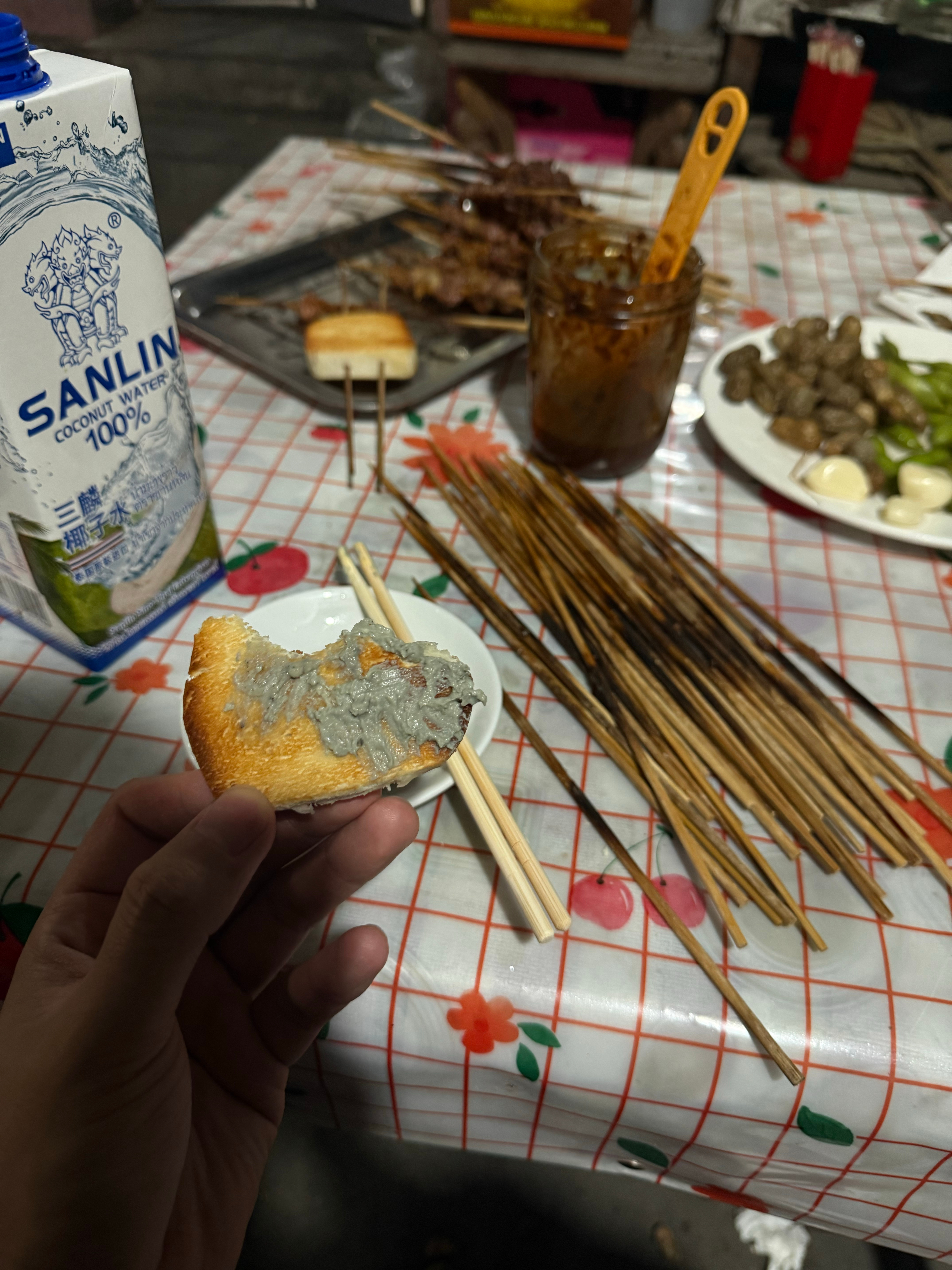 刚烤好的馒头片配上臭豆腐 有懂的嘛？这玩意有种不顾别人4️⃣活的好吃🤤 