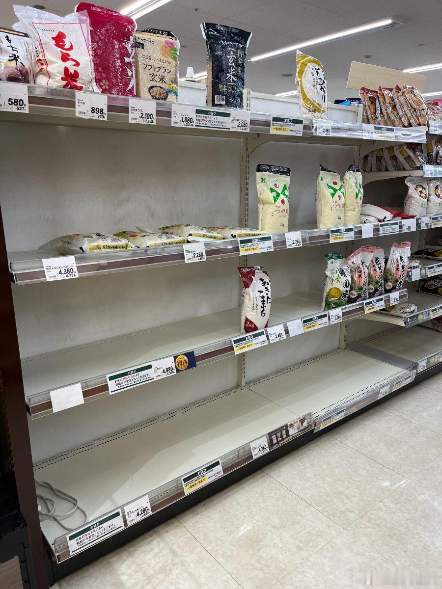 日本超市大抢购日本抢购潮非单纯跟风，是历史创伤、资源依赖、民生压力叠加的社会应激