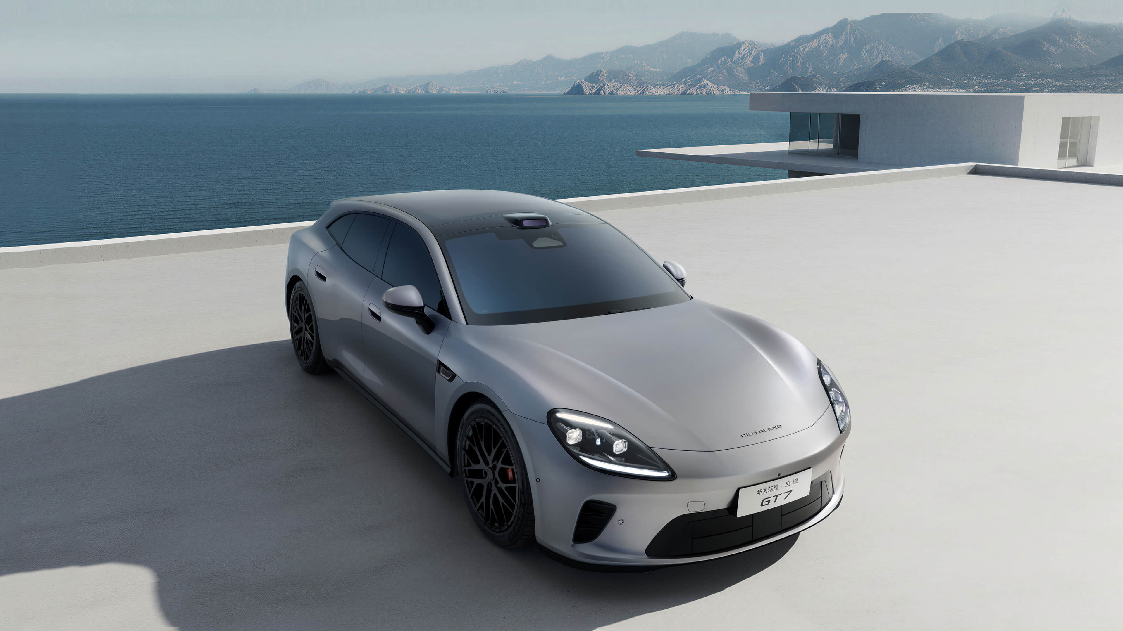 对于启境GT7的外观我有几个印象比较深的点。水滴大灯没跟风眯眯眼，灯腔里有双横向