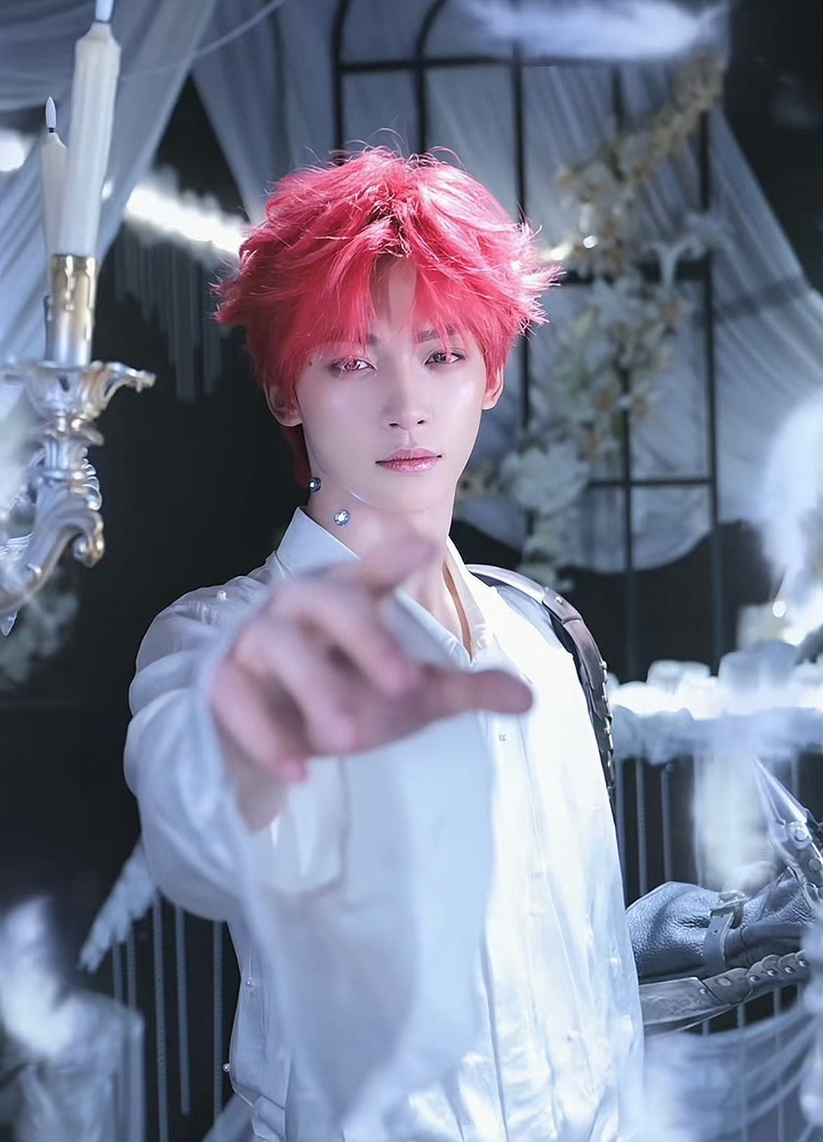 梓渝工作室更新梓渝工作室发了梓渝异瞳变装转场视频，这简直是天神来的吧，怎么会有这