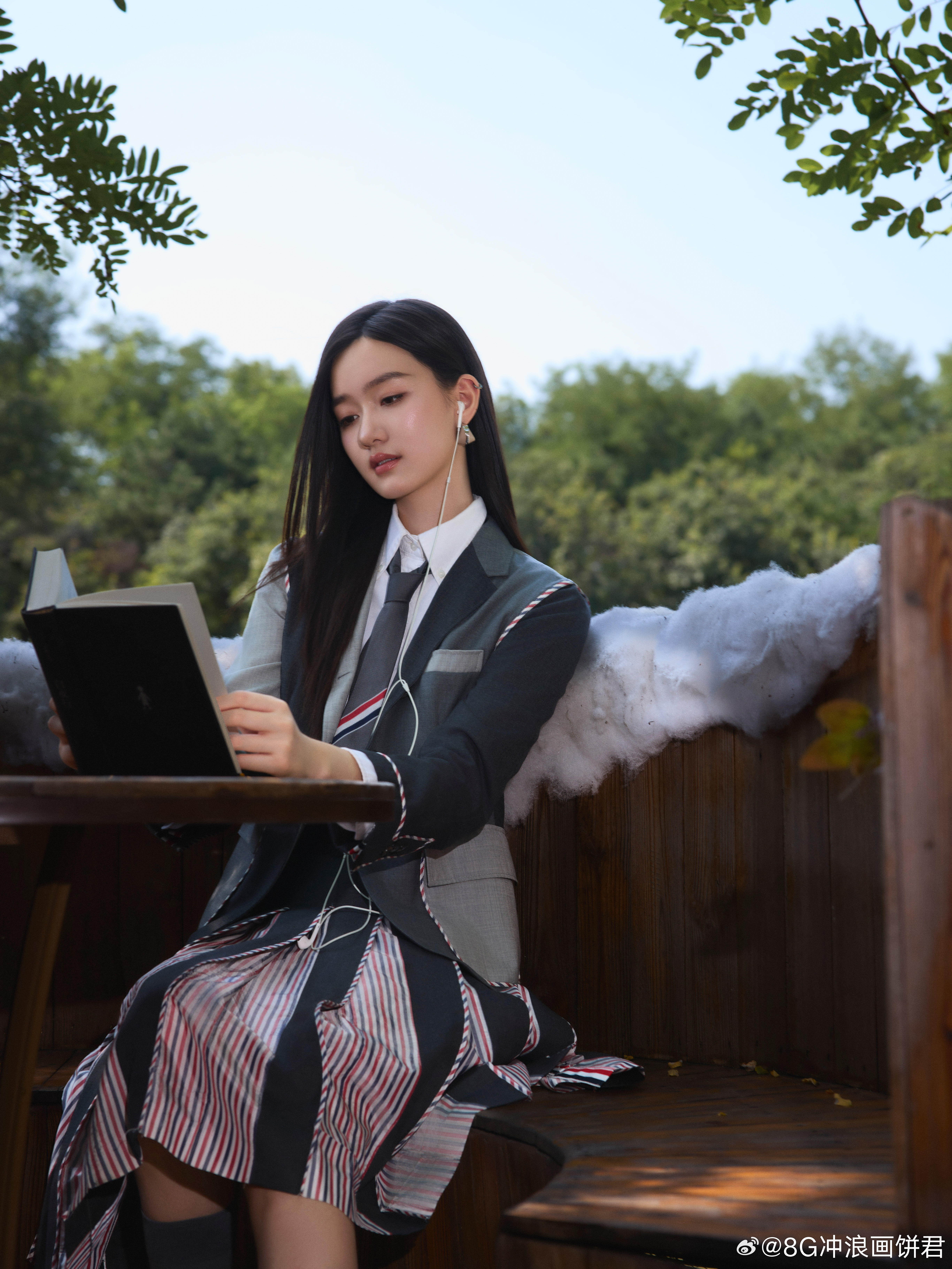 温宜公主纪姿含入学中戏国际班时光真的好快，当年叼着拨浪鼓的温宜公主，现在都成中戏