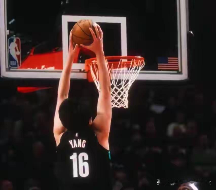 19岁杨瀚森创生涯新高！9+5+3统治禁区太惊喜🔥
19岁新星杨瀚森炸场！CB