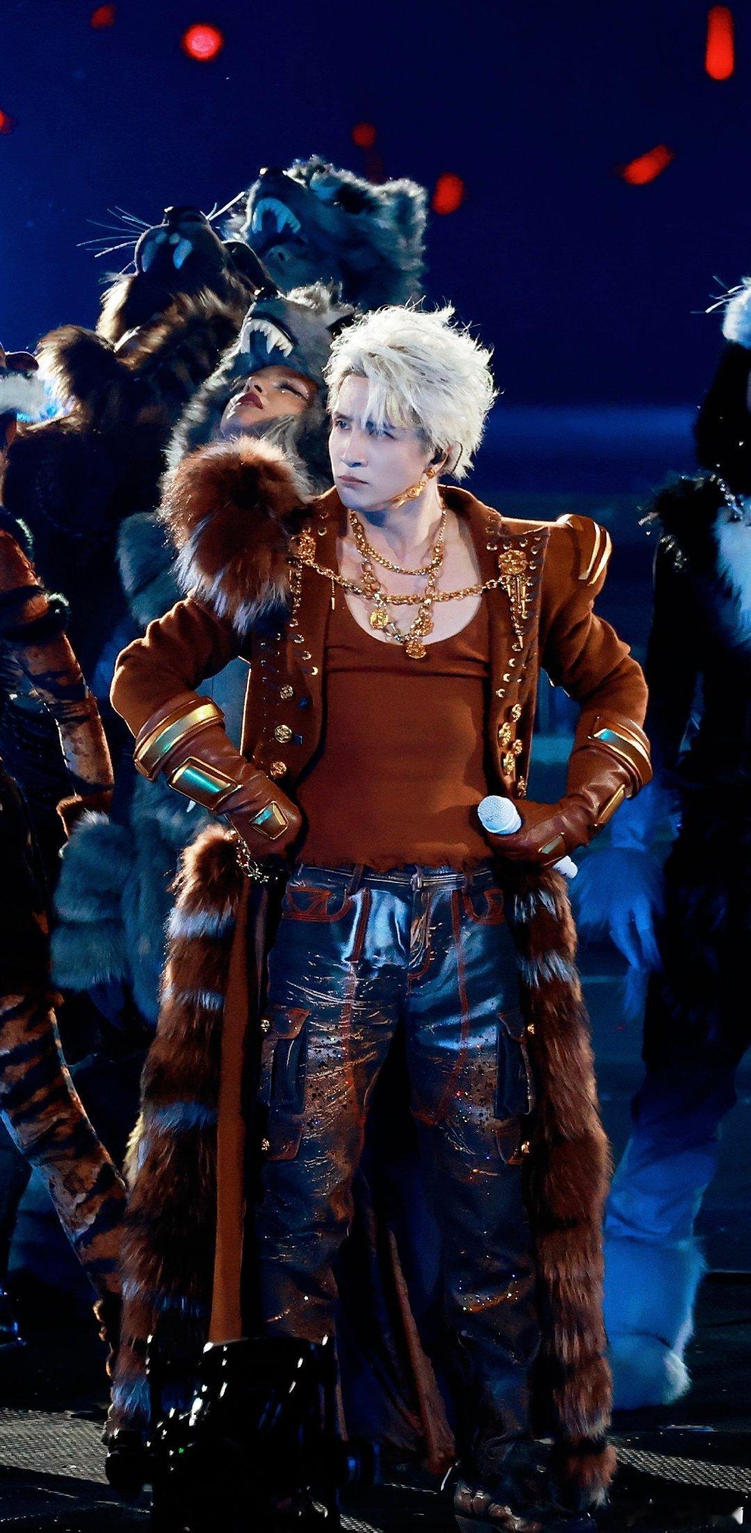 薛之谦演唱会卷上天了 万兽之王巡演太内卷了！不止舞台舞美精致华丽，薛之谦直接把特