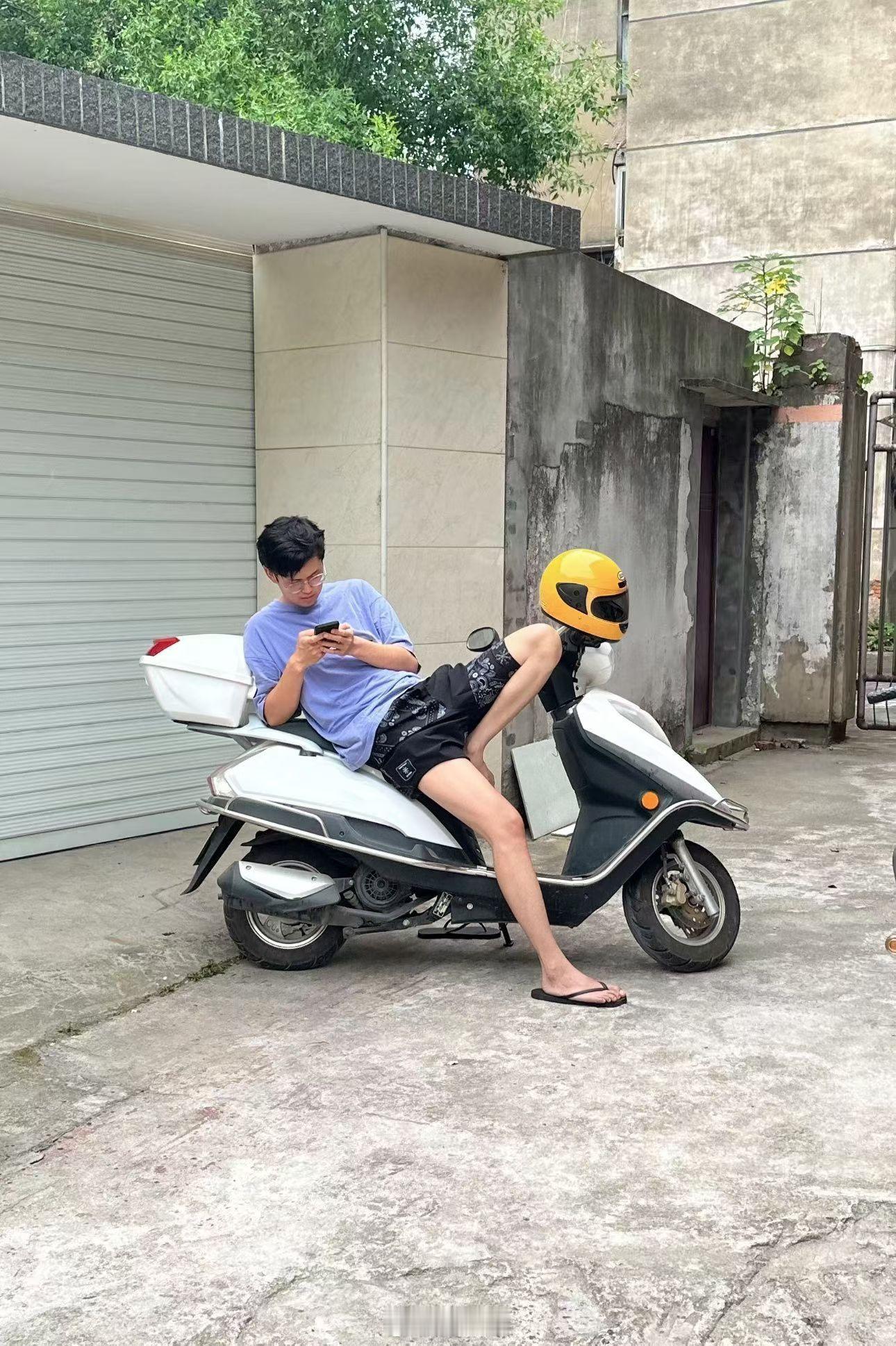 我愣是盯了一分钟才回过神来，这个图是咋回事[允悲][允悲][允悲] ​​​