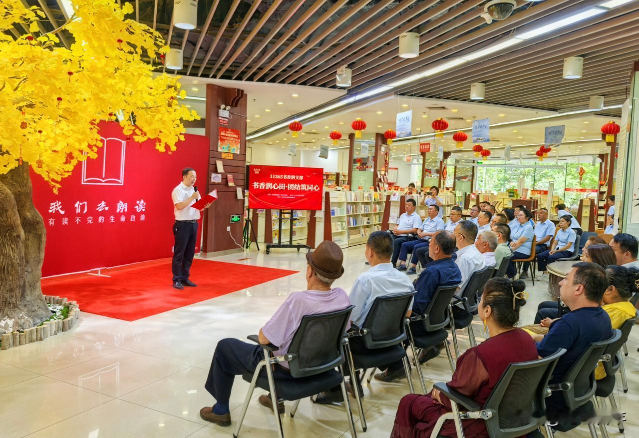 新疆阿克苏书城以书为媒常态化地开展形式多样的全民阅读活动
  作者:陈必成
  