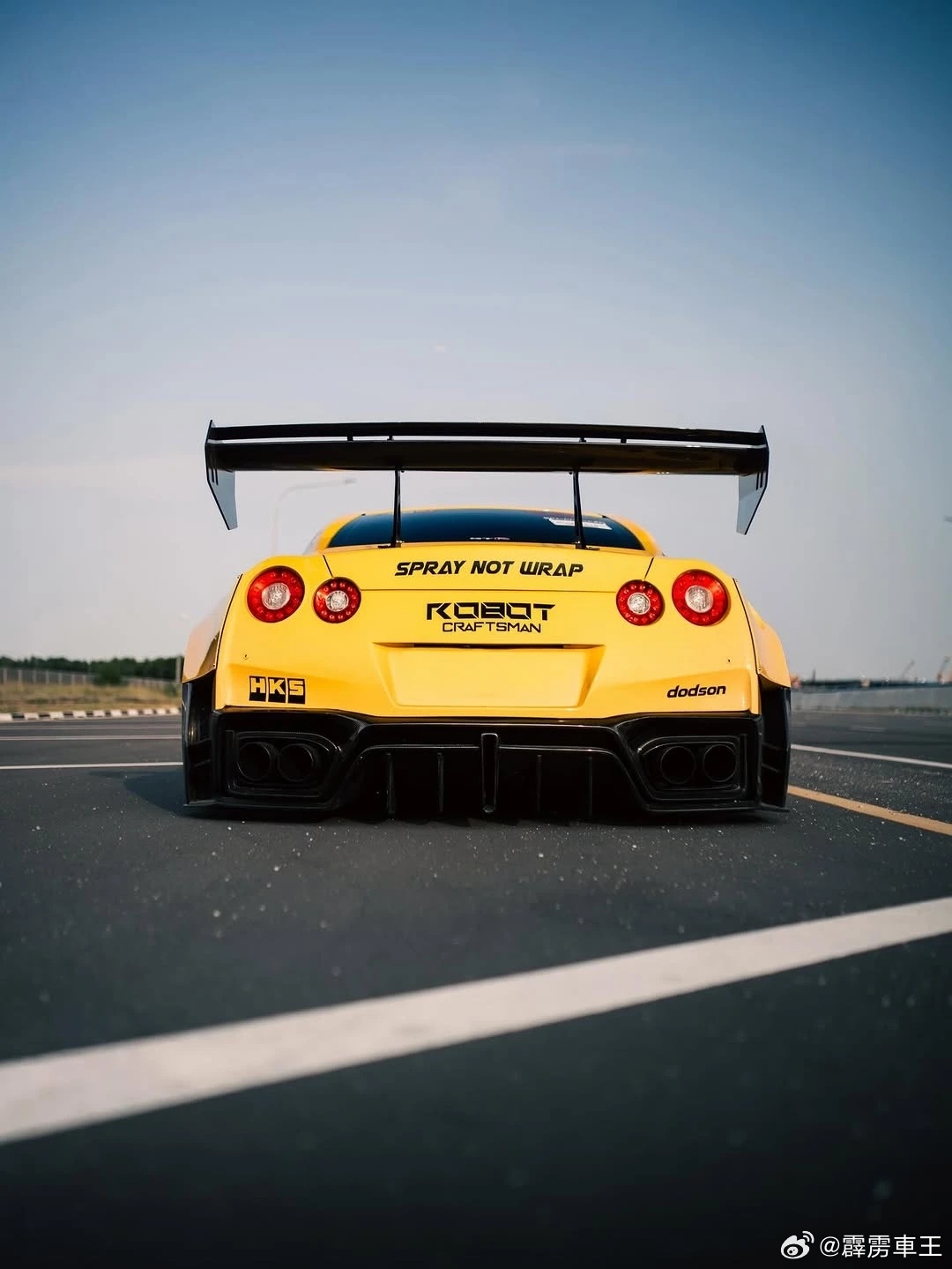 Spoon宽体加身，战神锋芒毕露。锋利线条撕开空气，低沉咆哮直击灵魂。东瀛暴力美