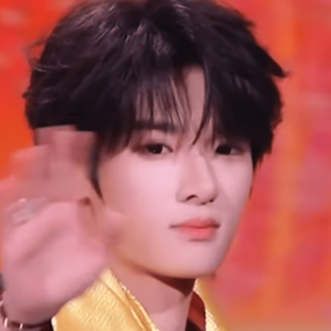 天呐好明亮透澈的两颗玻璃弹珠啊。。还会反光的。。 