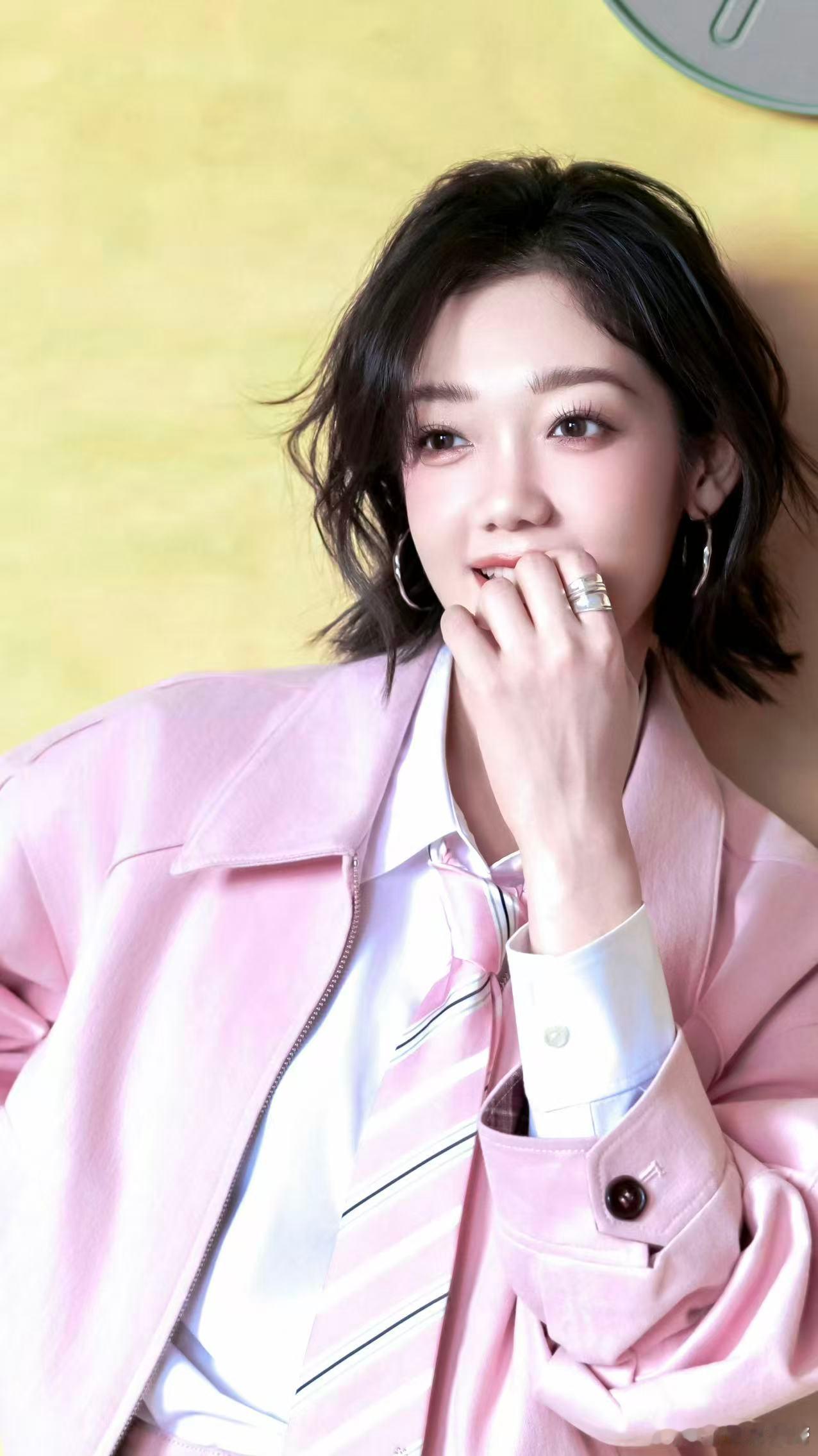 钟辰乐爸爸安利希林娜依高 钟辰乐被爸爸安利之后，还给希林投了票。选女中声部的声部
