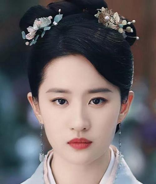 生图细节出圈！刘亦菲手部状态引热议，小拇指指甲成独特看点
 
刘亦菲的手比脸白就