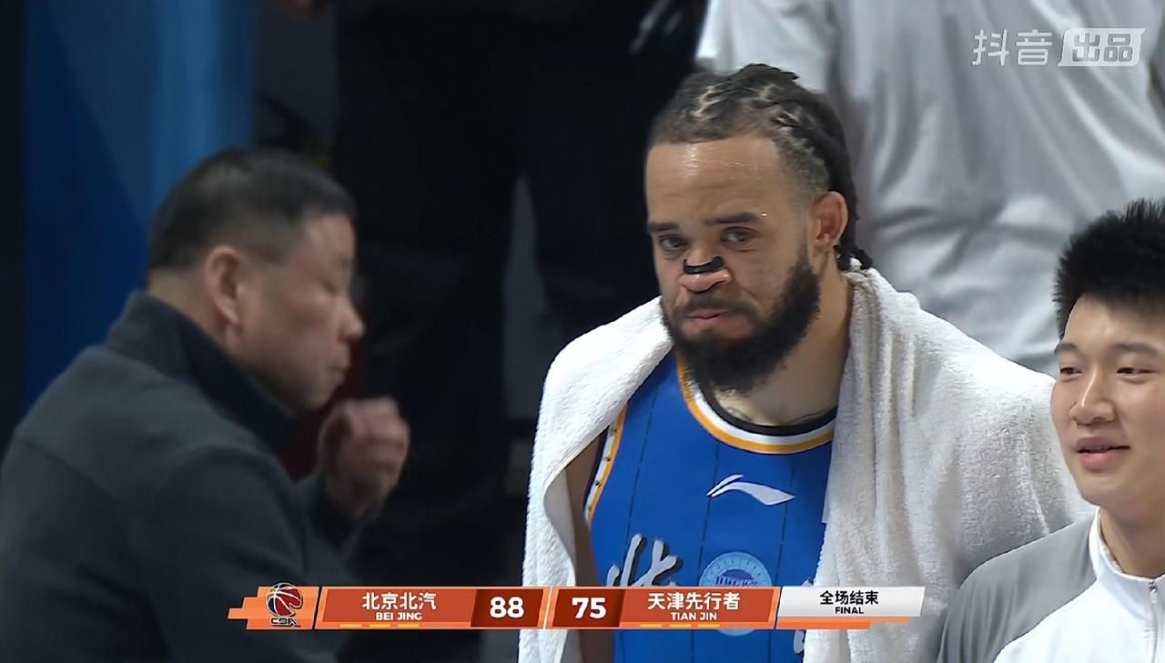 北京北汽外援麦基真是如鱼得水！在今天北京北汽主场以88：75击败天津先行者的比赛