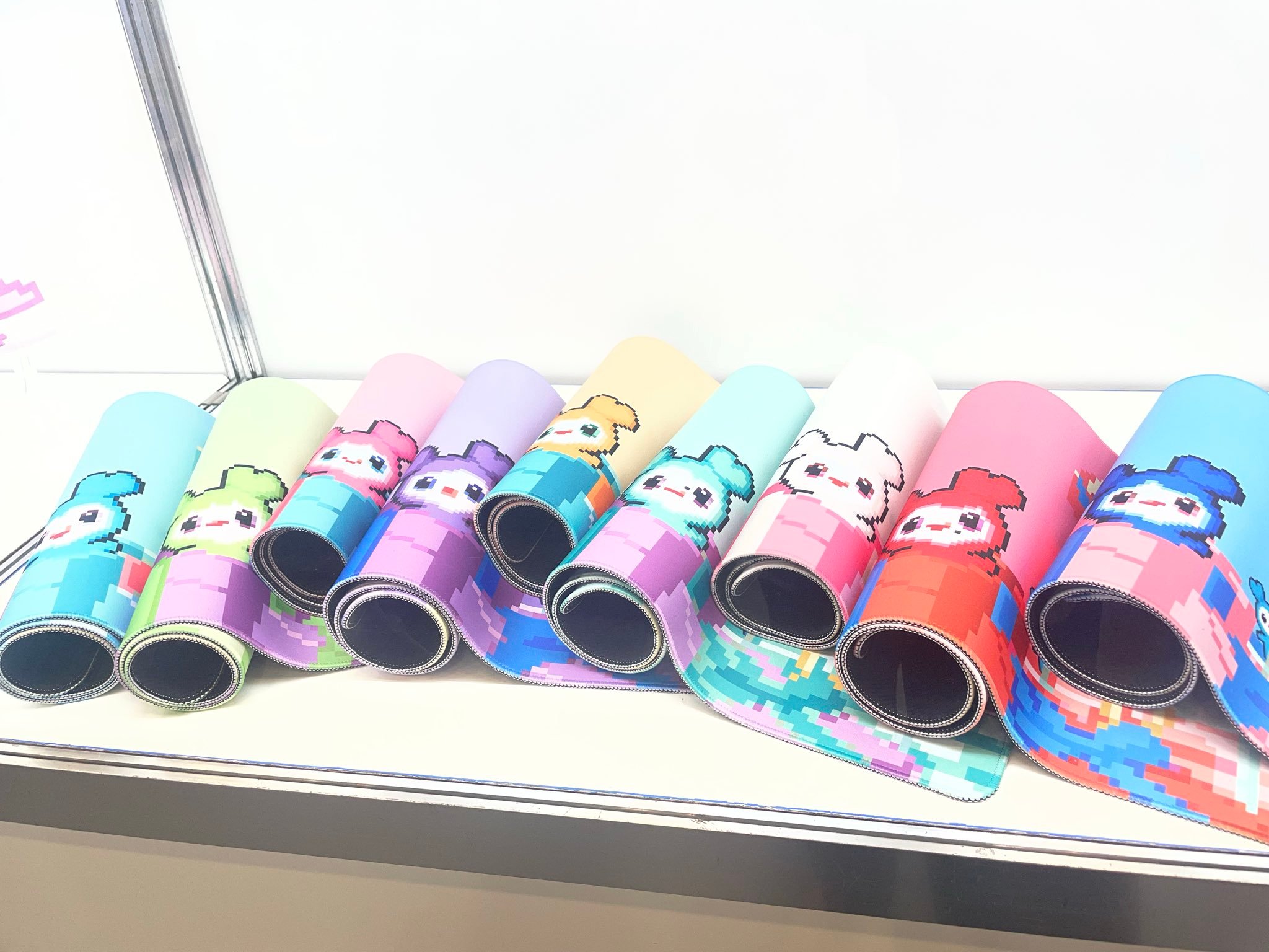 在秋叶原提前展出的TWICE LOVELYS&GIGO合作商品©️penguu3