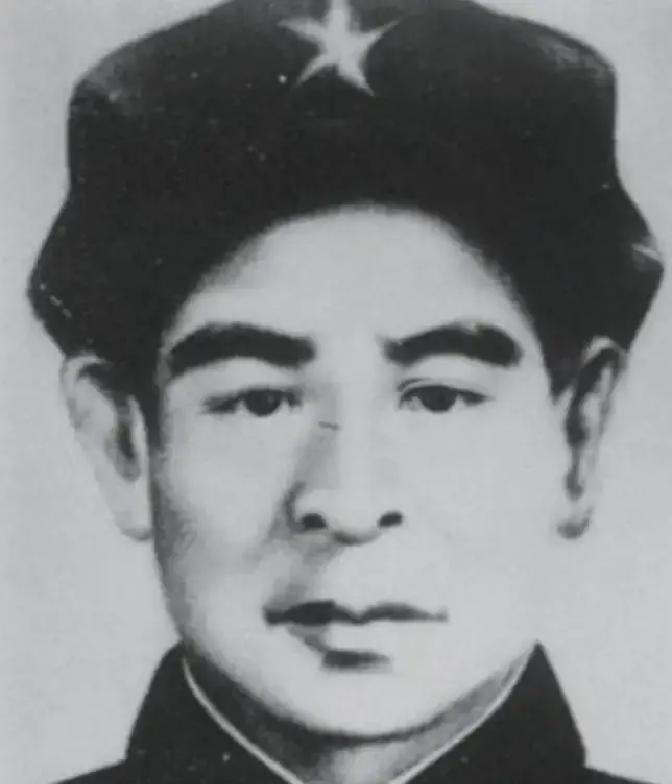 1937年，红九军军长孙玉清被俘，敌人没有识破他的身份，谁知这时，红九军一个小战