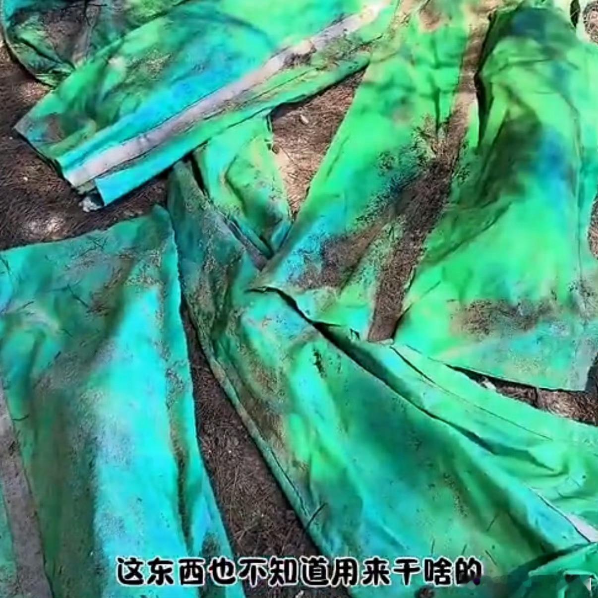 某综艺节目在海岛遗弃造景垃圾综艺取景享受海岛美景，拍完却把造景垃圾留在海滩，生态