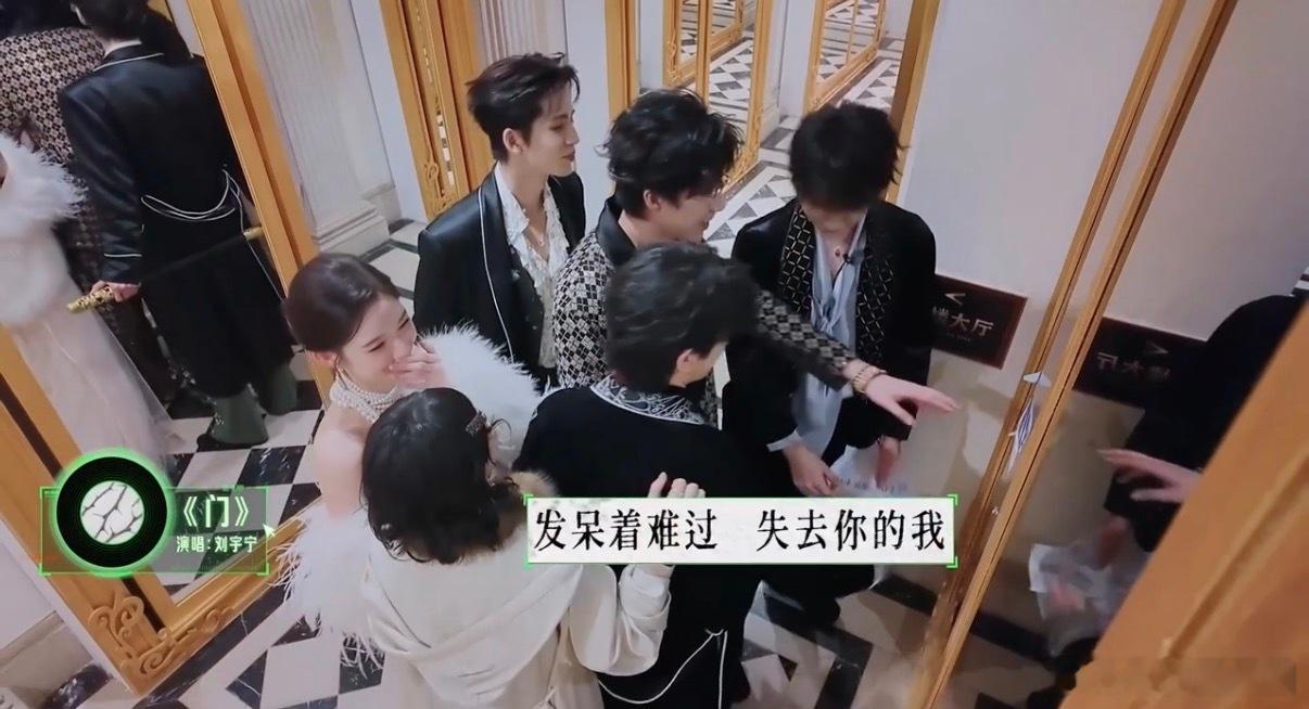 王玉雯一秒认出刘宇宁的歌开推里王玉雯看到歌词就秒认是刘宇宁的《门》，反应速度绝了